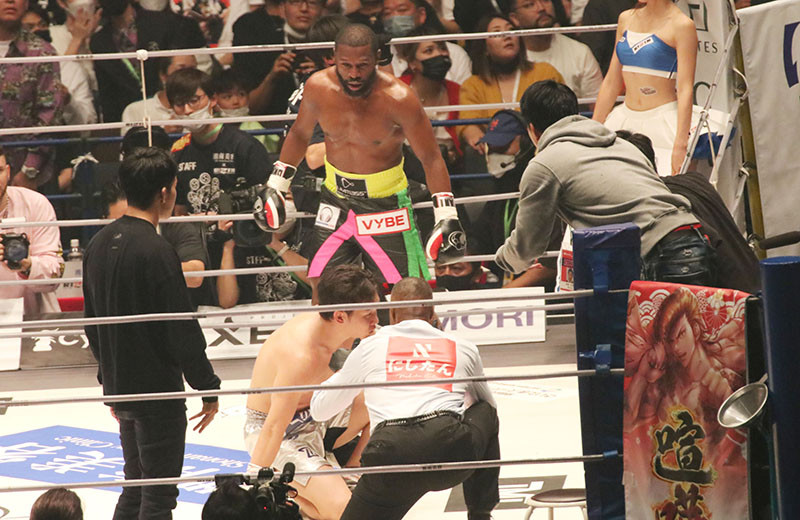 超RIZIN】メイウェザーが朝倉未来を2RにKO！右ストレートで沈める - eFight【イーファイト】格闘技情報を毎日配信！