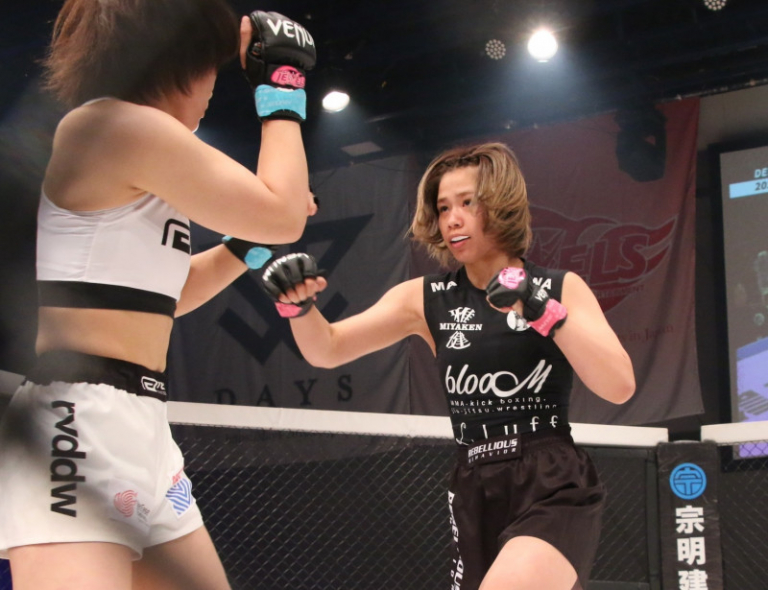 【deep Jewels】全日本女子相撲3連覇・奥富夕夏、プロデビュー戦快勝！manaを判定で下す Efight【イーファイト】格闘技情報