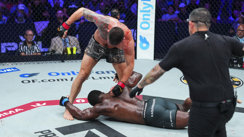 【PFL】ジョニー・エブレン、横ヒジから豪打炸裂KO勝利！暫定王座を獲得、UFC王者も祝福
