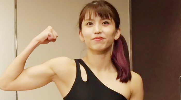 ぱんちゃん璃奈、タイ到着でTシャツめくり腹筋アピール！8.1ムエタイ殿堂デビュー