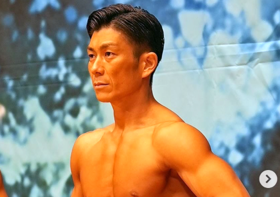 元プロ野球選手、バキバキ腹筋で驚きのマッチョに！フィジーク登場に「絞りが素晴らしい」とファン絶賛