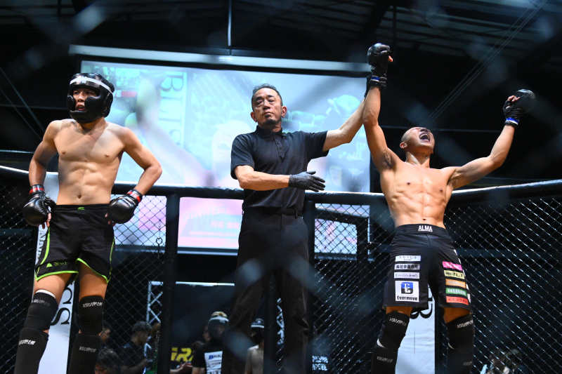 【MMA甲子園】丹羽煌駕、バックチョークで逆転一本勝ち!史上2人目の2階級制覇