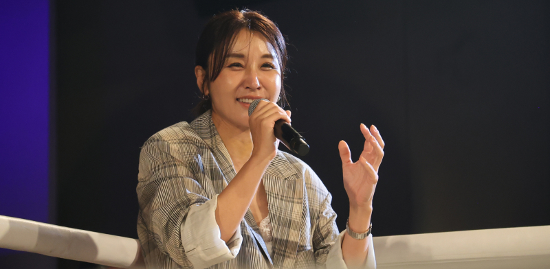 鈴木紗理奈、次はラウンドガールでリングイン!49歳のラウンドガールは可能か?