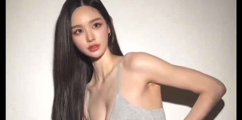 176cm”9頭身”バドミントン女子、温泉で“鍛えた背中”にファン驚き！３サイズは峰不二子