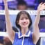 復活の”小顔ショート”ラウンドガール、”ドキッ”な衣装でミュージカル観劇！ファン「本物の美女がいる」